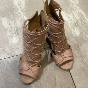 Blush Peep toe chunky heel